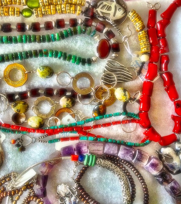 Comment choisir des bijoux en argent massif pour un look quotidien raffiné?