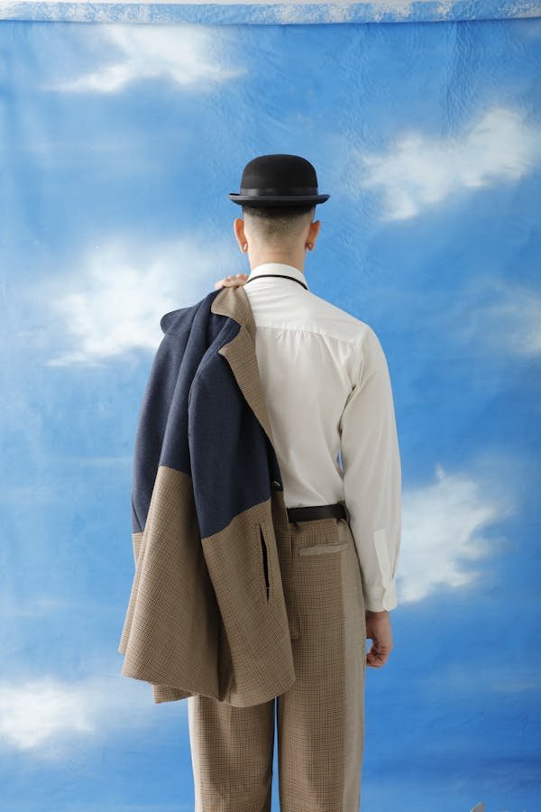 Chapeaux melons : élégance rétro et styles variés